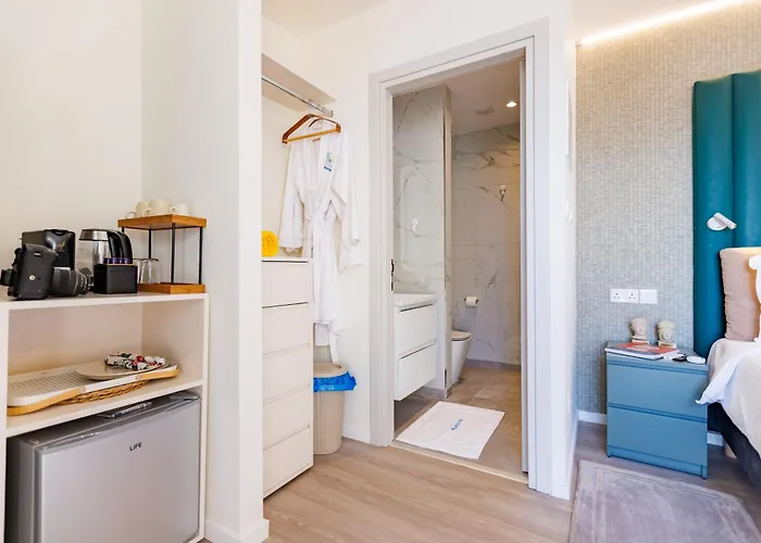 The Palm - Adults Only Lägenhetshotell Limassol