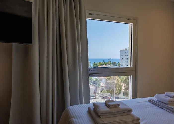 Lägenhetshotell The Palm - Adults Only Limassol