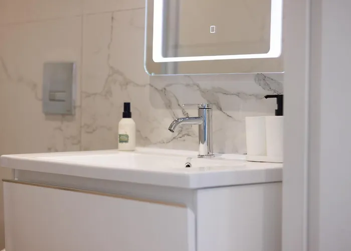 Lägenhetshotell The Palm - Adults Only Limassol